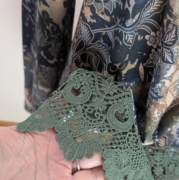 ONE WORLD Women's Size Medium Multicolor Patterned Tunic with Green Lace Hem - Picture 5 of 12